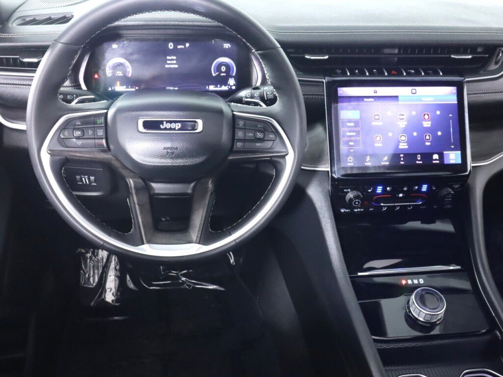 Used 2025 Jeep Grand Cherokee Limited w/ Luxury Tech Group II RWD image 32
