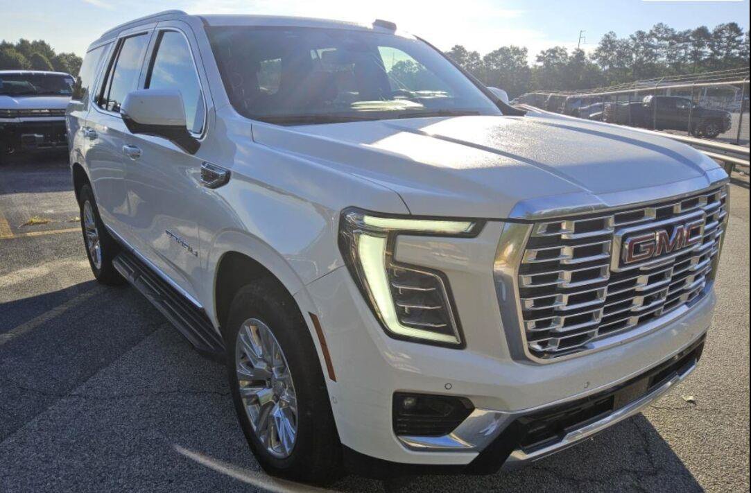 Used 2025 GMC Yukon Denali AWD/4WD image 2