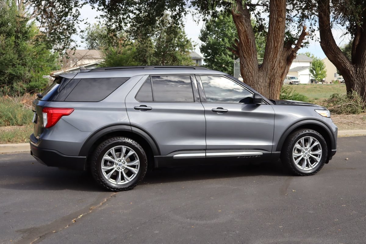 Used 2021 Ford Explorer XLT w/ Equipment Group 202A AWD/4WD image 4