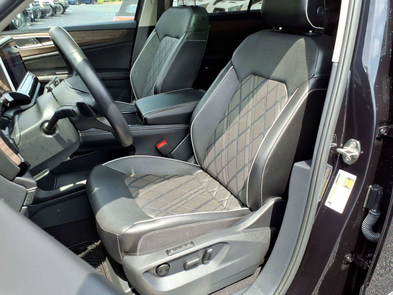 Used 2024 Volkswagen Atlas SEL Premium R-Line AWD/4WD image 21