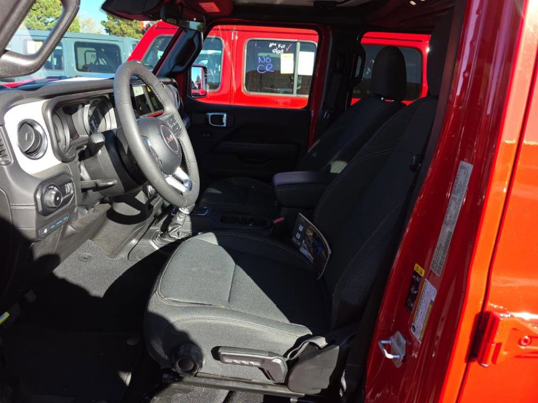 Used 2025 Jeep Wrangler Unlimited Sahara image 8