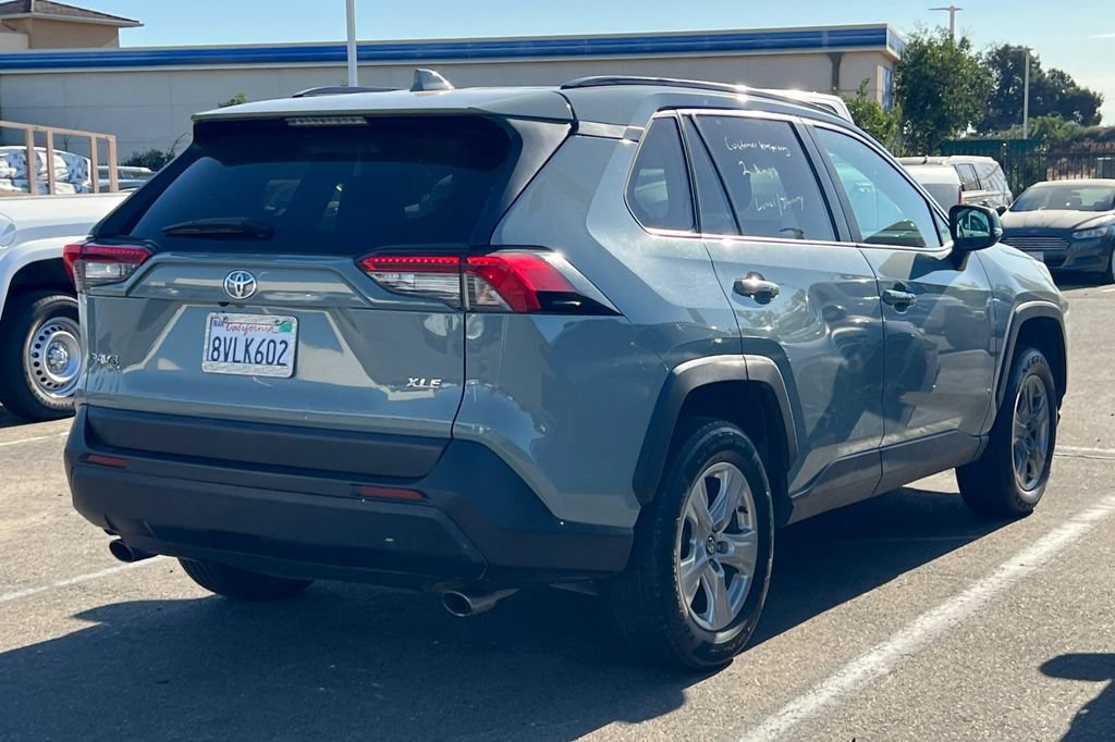 Used 2020 Toyota RAV4 XLE FWD image 6