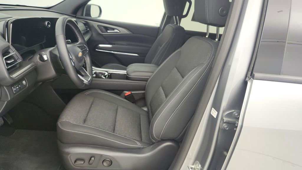 Certified 2025 Chevrolet Traverse LT w/ Driver Confidence Package image 15