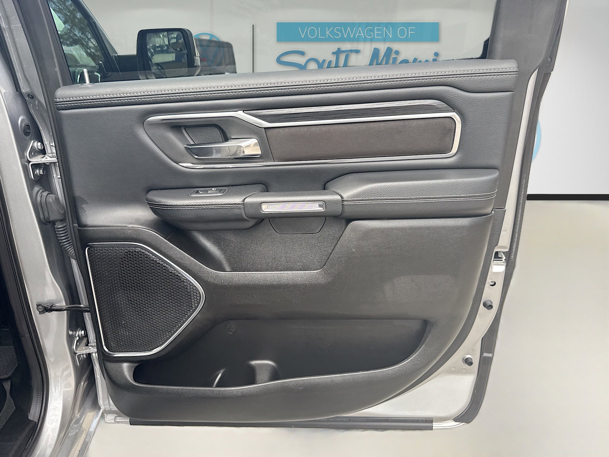 Used 2024 RAM 1500 Laramie RWD image 31