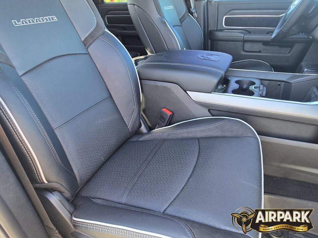 New 2026 RAM 2500 Laramie AWD/4WD image 12