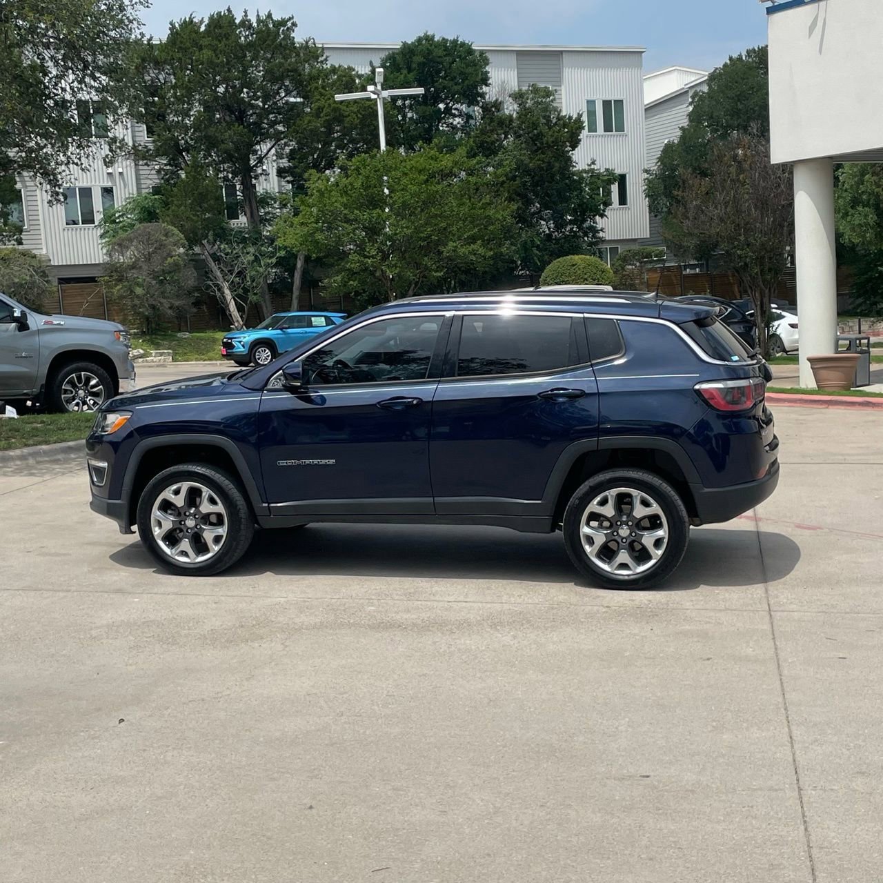 Used 2019 Jeep Compass Limited AWD/4WD image 3
