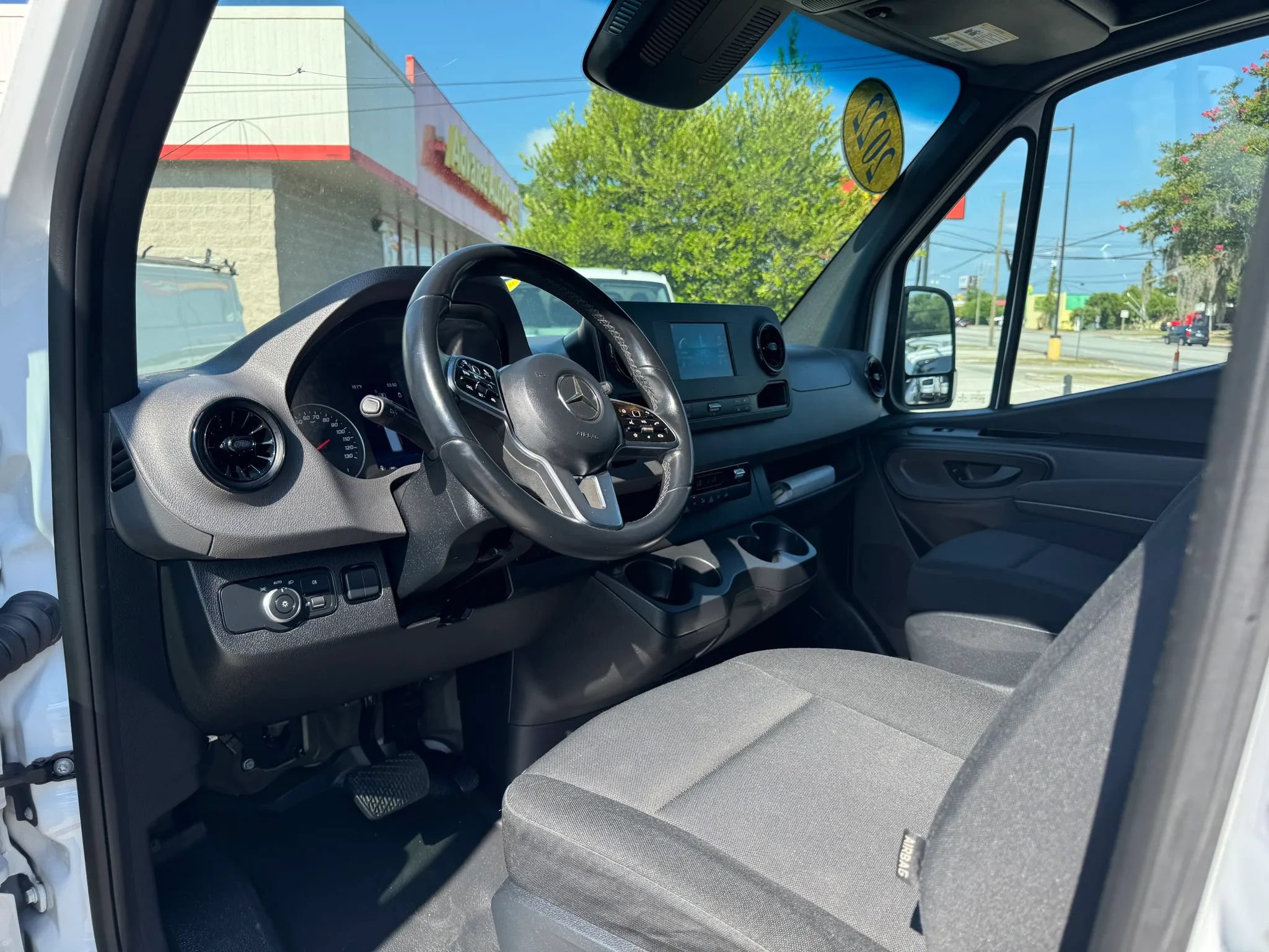 Used 2022 Mercedes-Benz Sprinter 1500 image 21