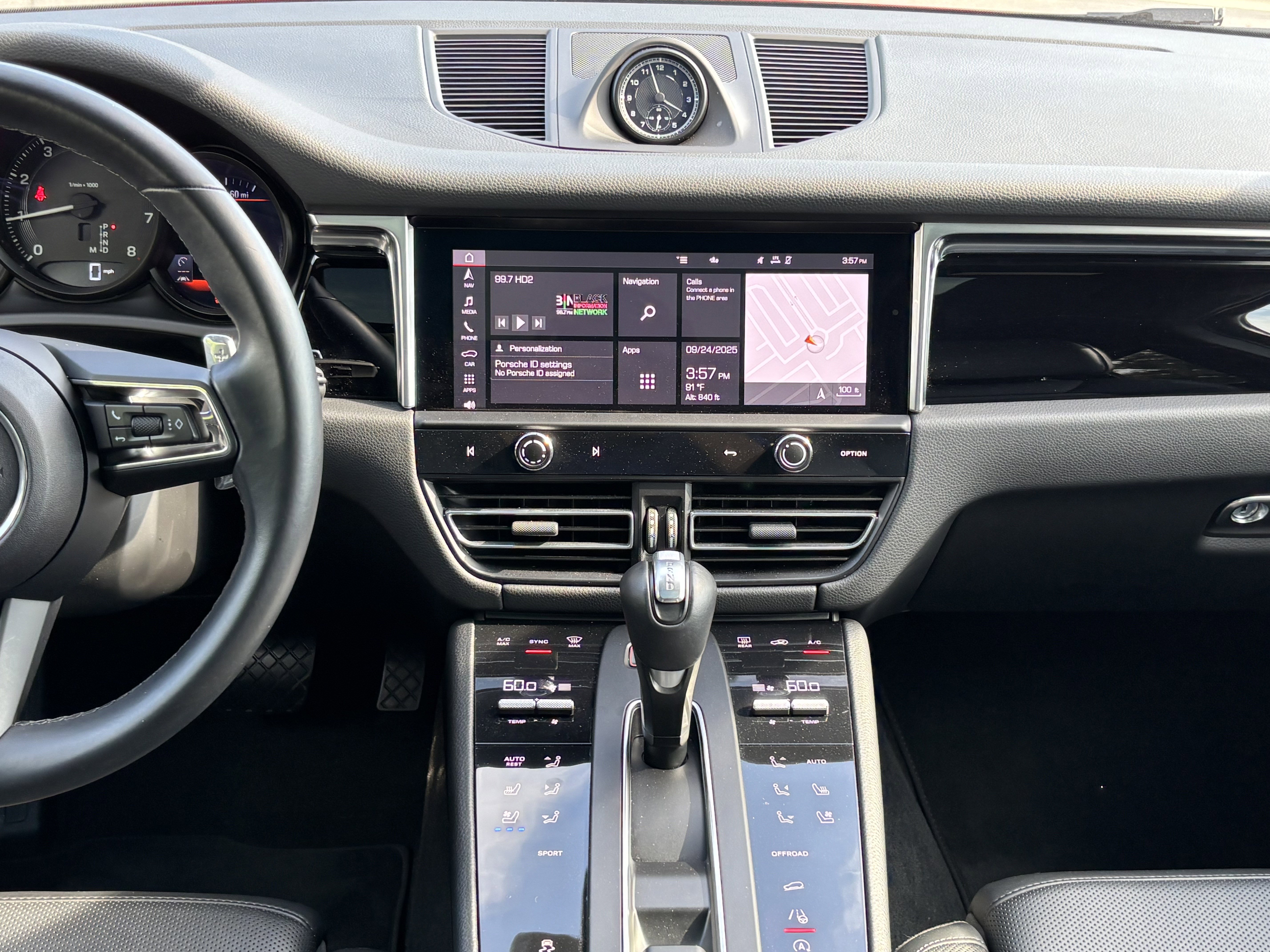 Used 2024 Porsche Macan image 25