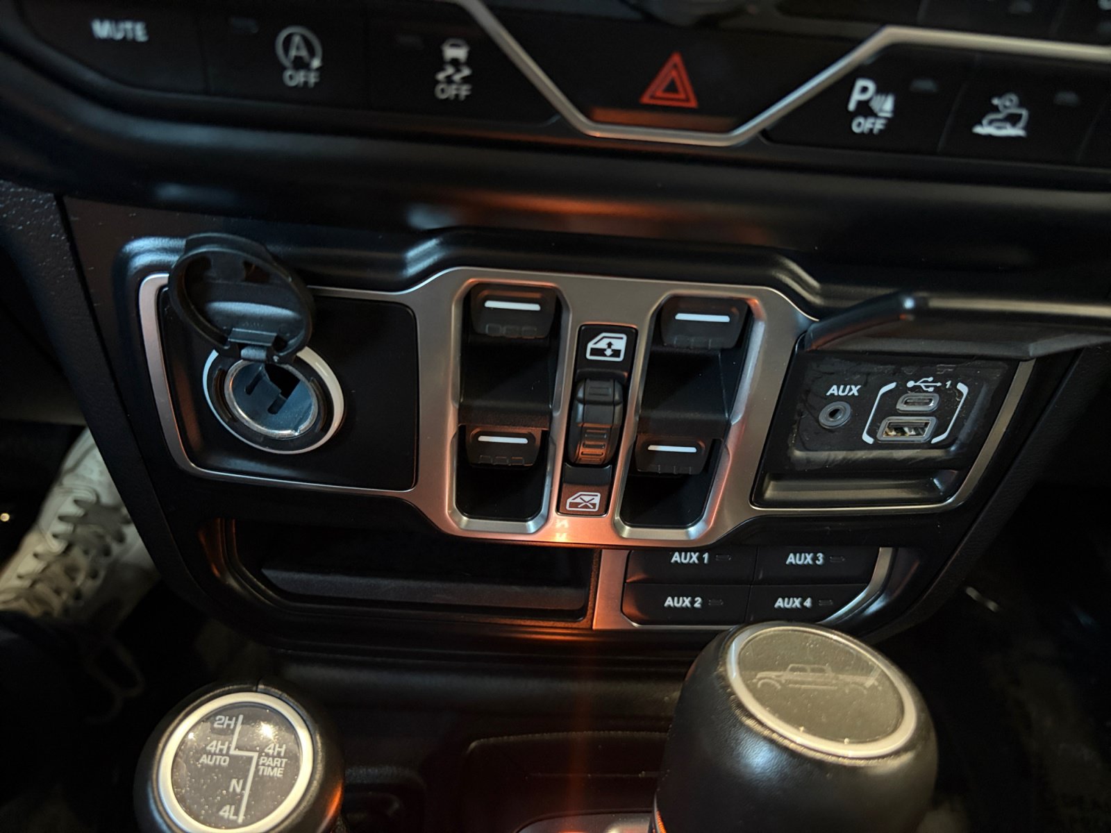 Used 2021 Jeep Gladiator Overland w/ Popular Equipment Package AWD/4WD image 16