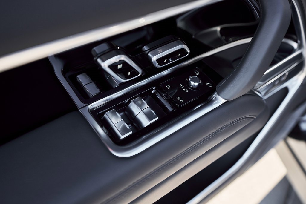 Used 2025 Land Rover Range Rover Long Wheelbase Autobiography image 30