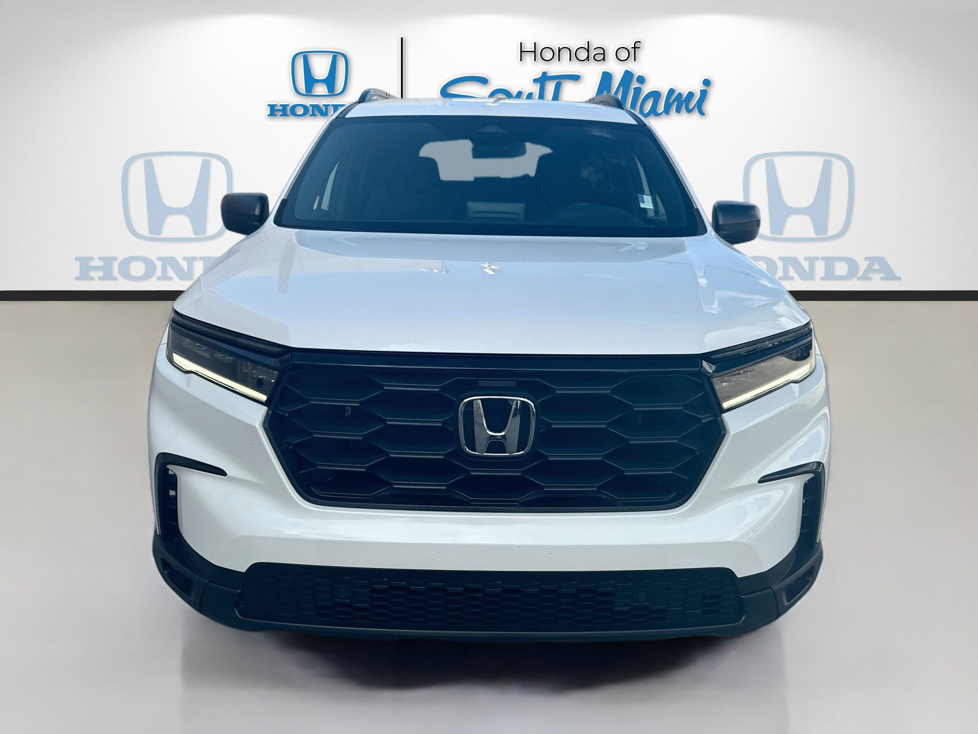 Certified 2025 Honda Pilot Sport image 2