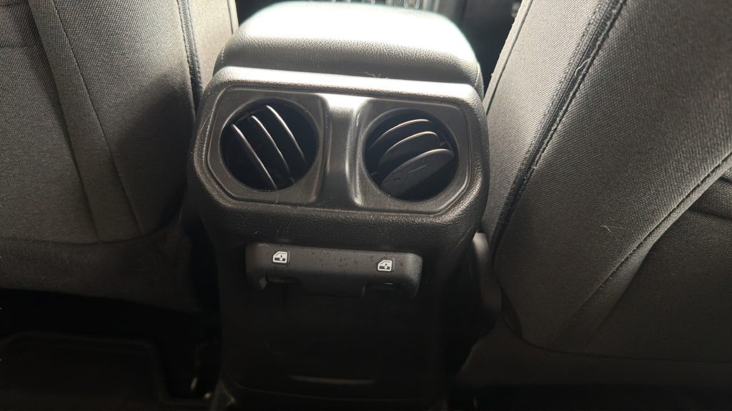 Used 2024 Jeep Wrangler Unlimited AWD/4WD image 16