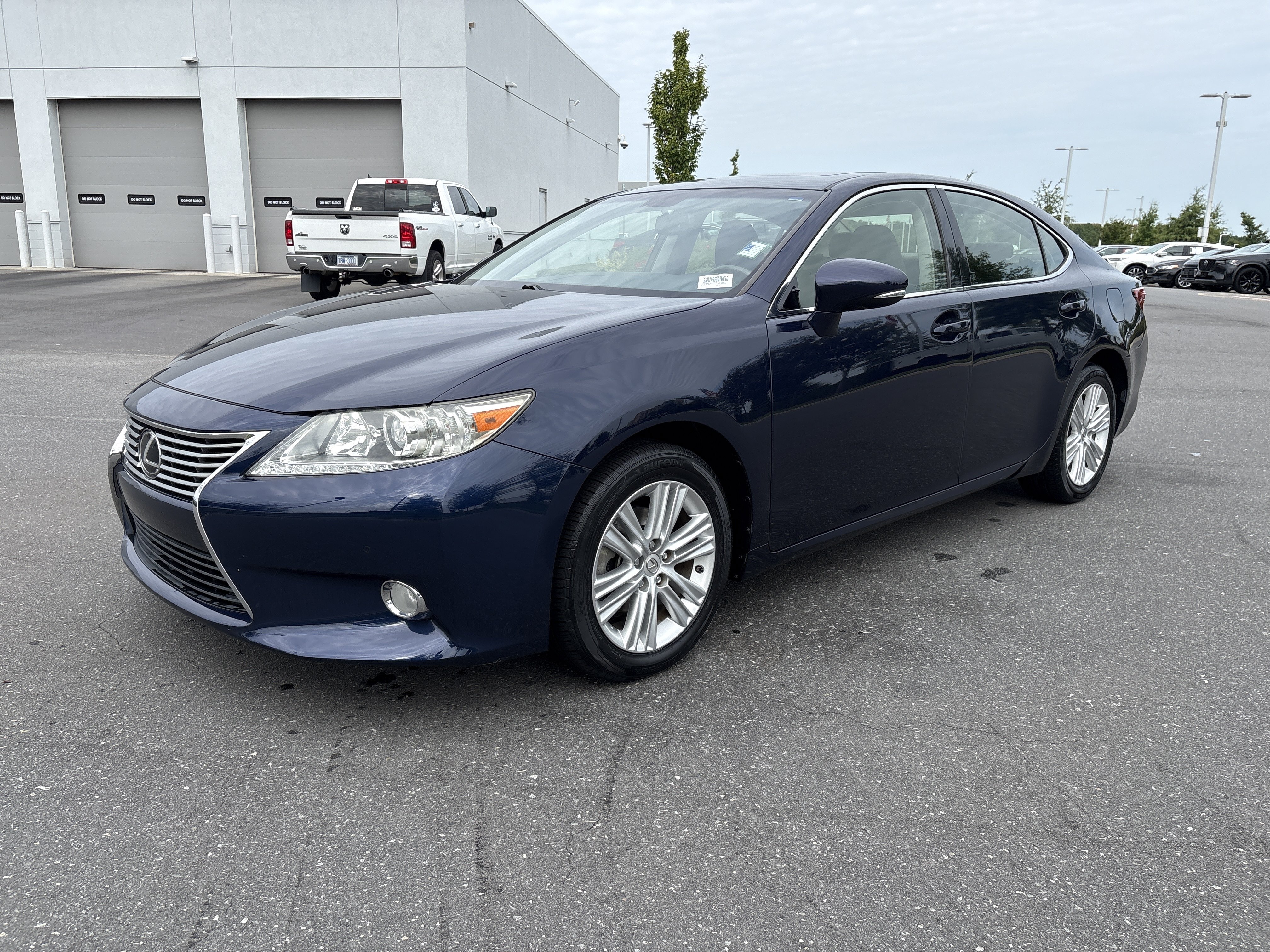 Used 2015 Lexus ES 350 w/ Premium Package FWD image 5