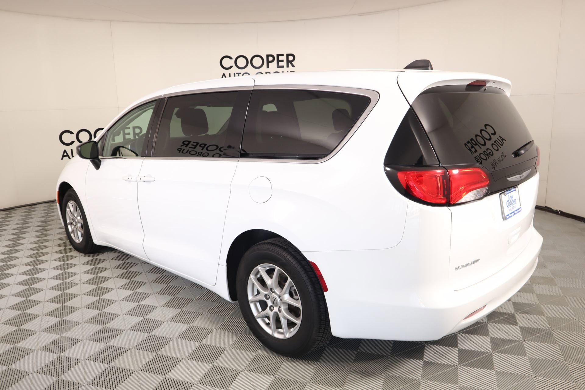 Used 2024 Chrysler Voyager LX image 22