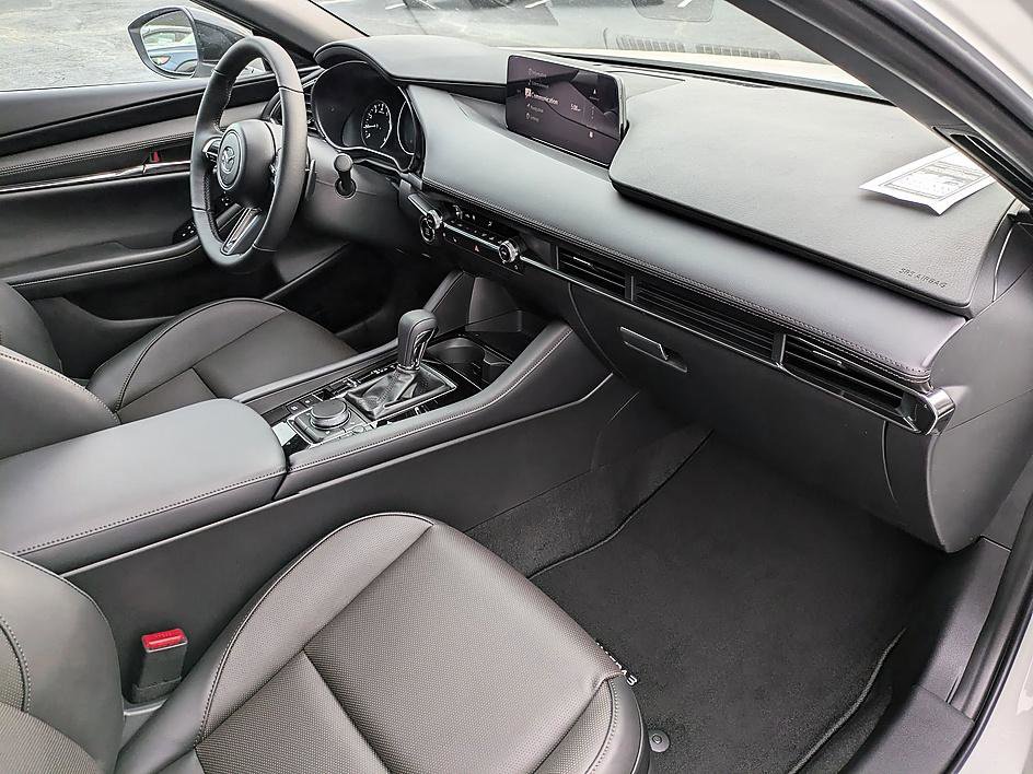 New 2026 MAZDA MAZDA3 Hatchback w/Premium Plus Pkg image 34