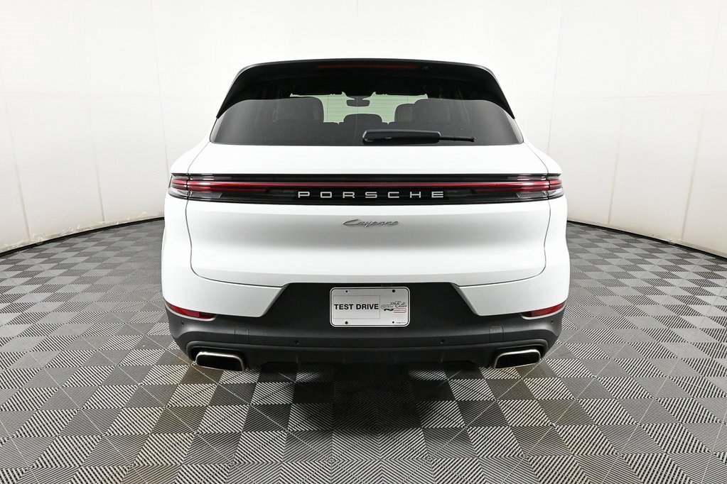 Used 2025 Porsche Cayenne image 31