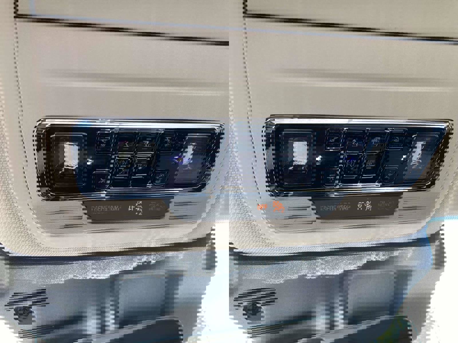 New 2025 Lincoln Corsair Reserve w/ Jet Appearance Package image 30