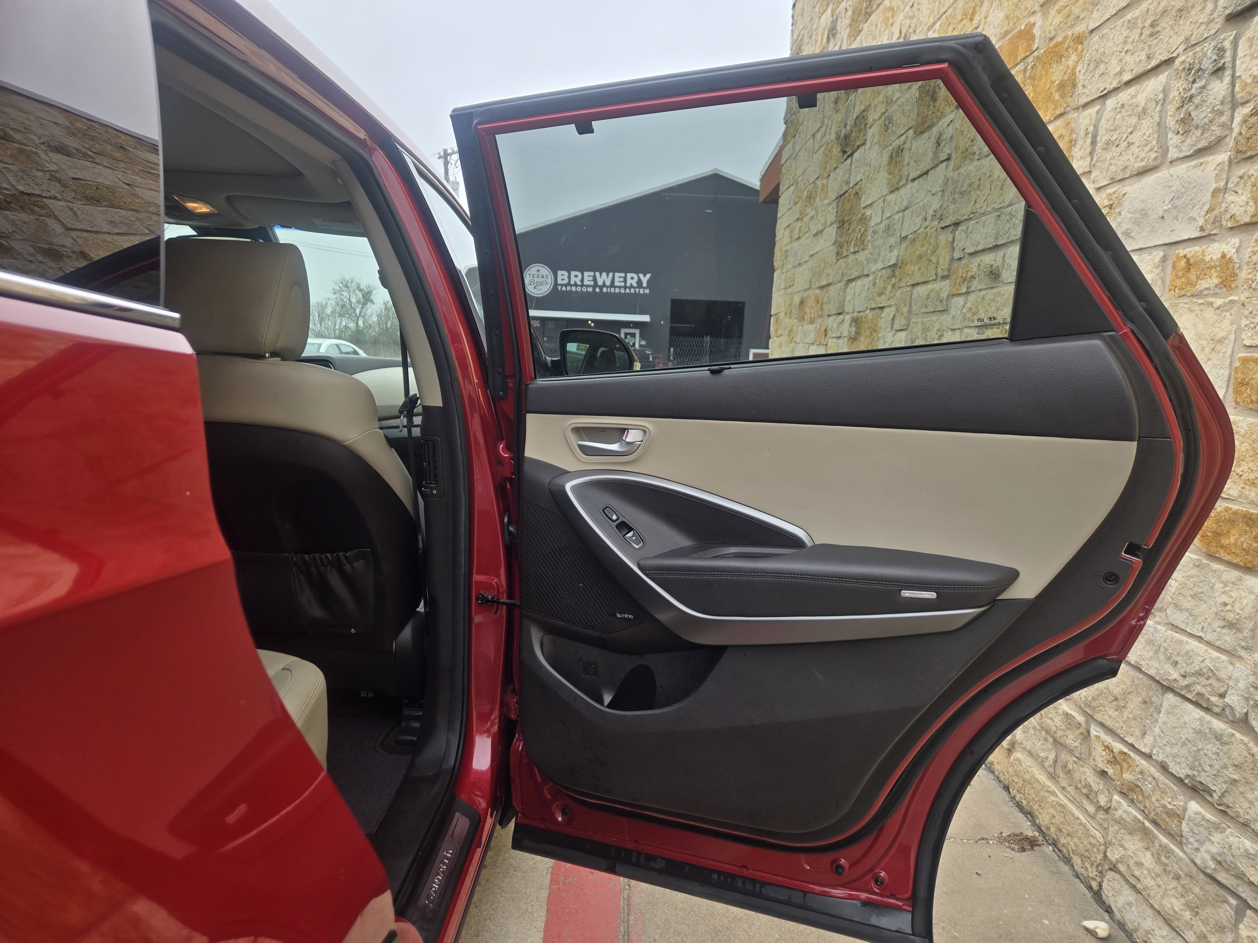 Used 2017 Hyundai Santa Fe SE Ultimate 3.3L Auto w/ SE Ultimate Tech Package 03 image 11