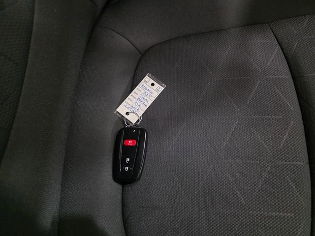 Used 2025 Toyota RAV4 XLE AWD/4WD image 9