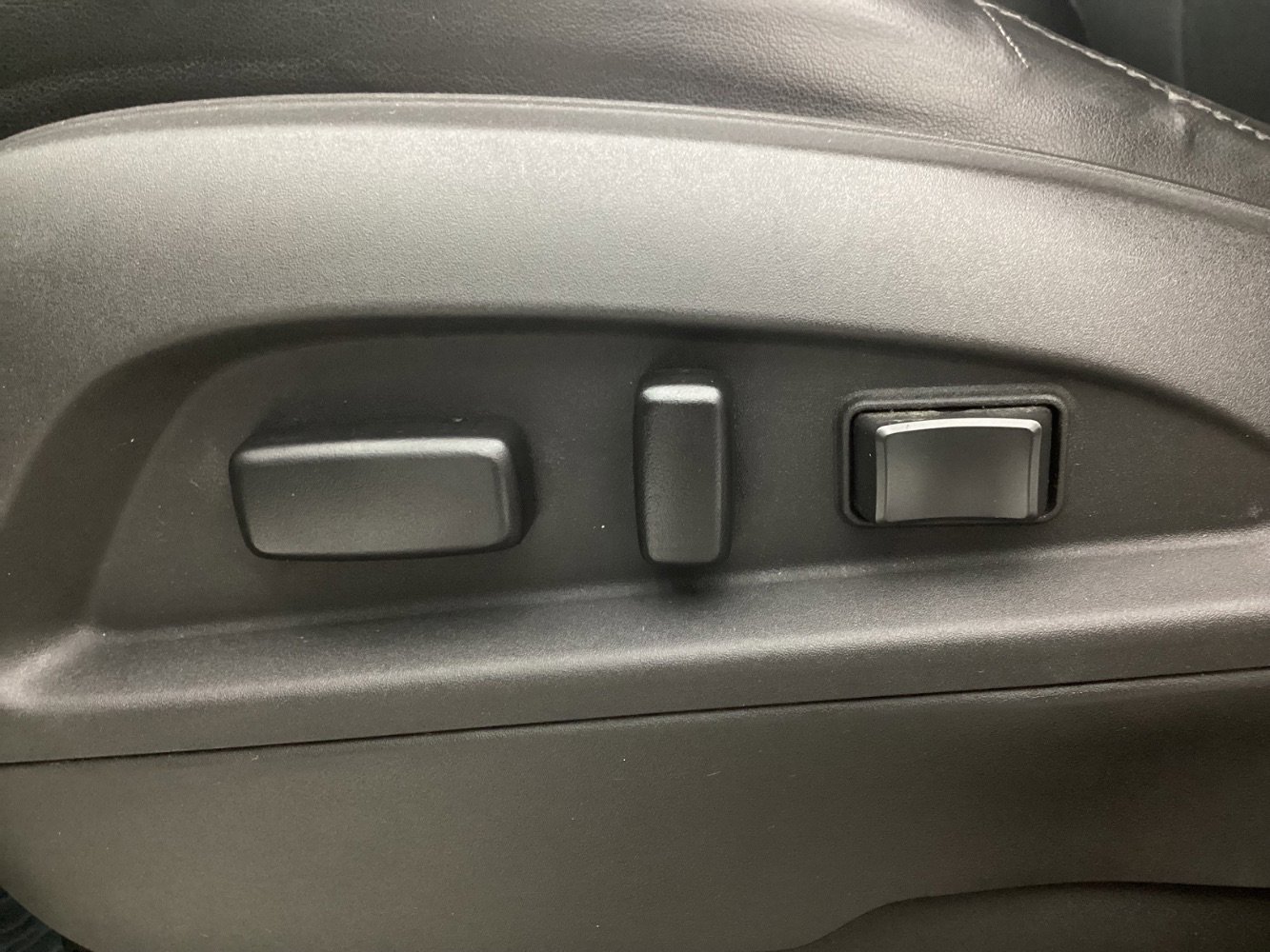 Used 2016 Chevrolet Equinox LTZ w/ Enhanced Convenience Package image 37