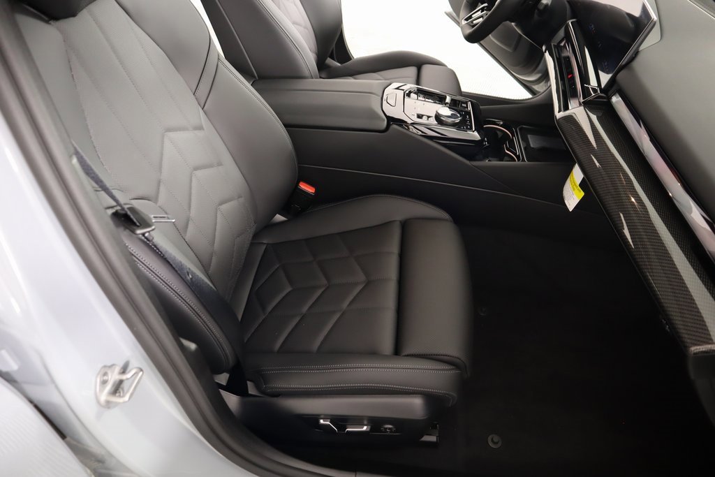 New 2026 BMW 550e xDrive image 14