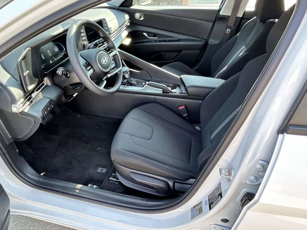 New 2026 Hyundai Elantra SE FWD image 13