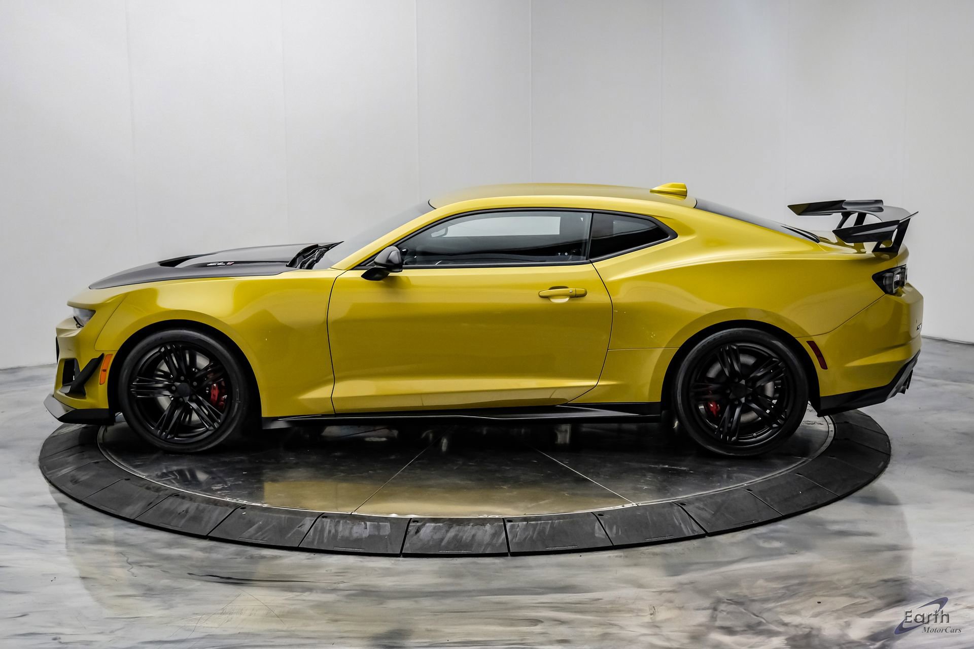 Used 2024 Chevrolet Camaro ZL1 RWD image 8