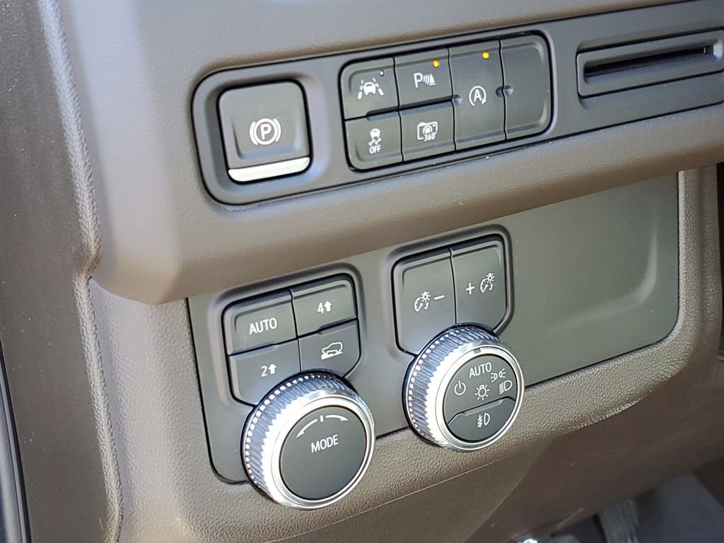 Certified 2024 GMC Yukon SLT w/ SLT Luxury Package image 11