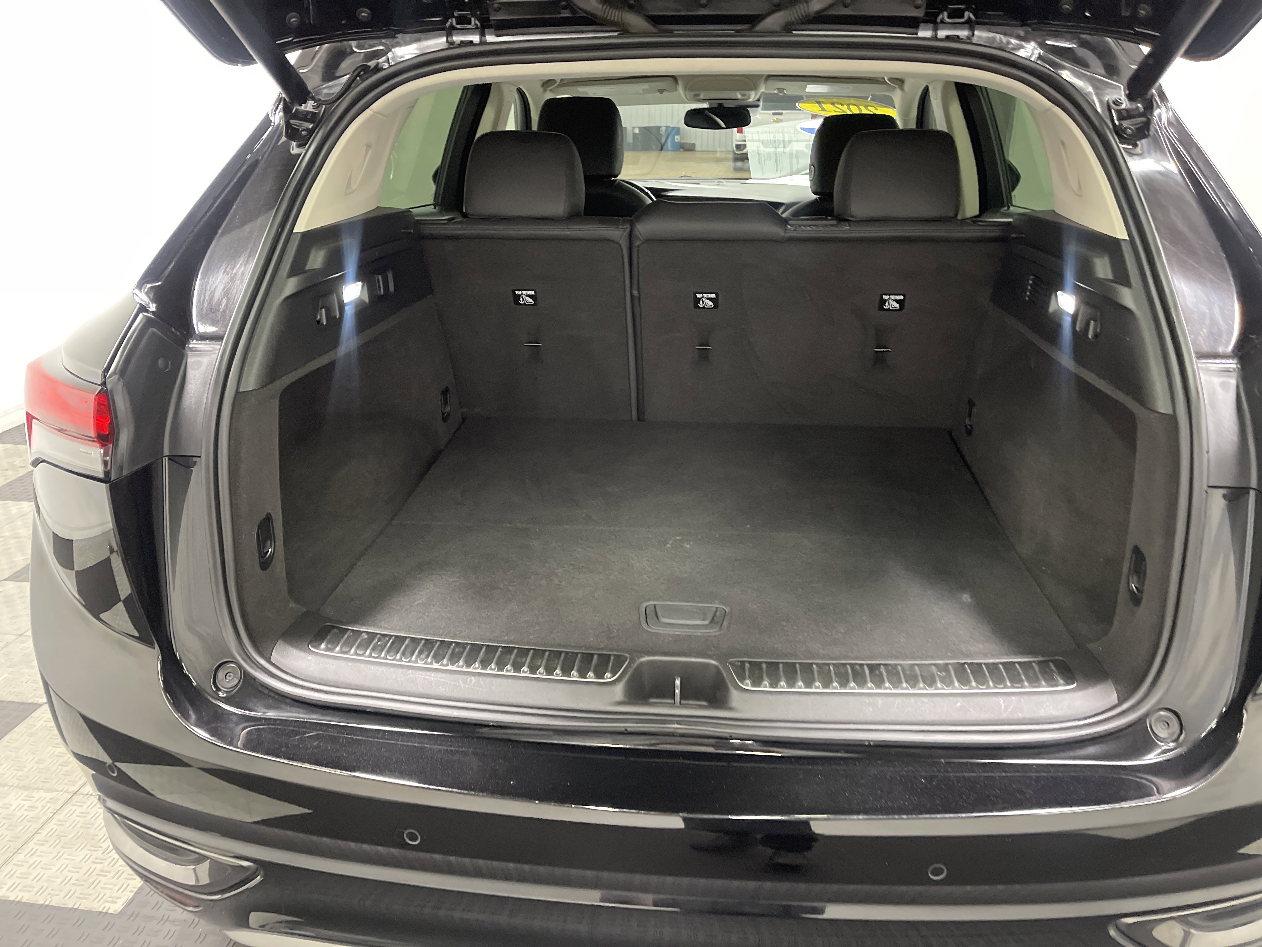 Used 2021 Buick Envision Essence w/ Sport Touring Package AWD/4WD image 18