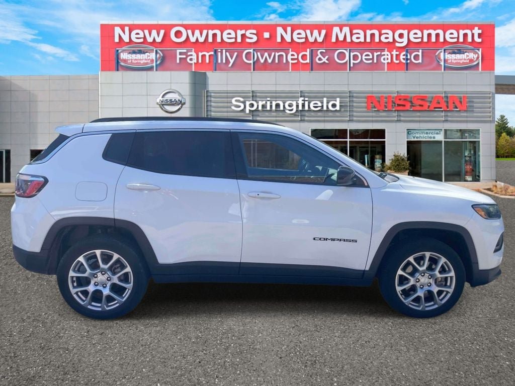 Used 2023 Jeep Compass Latitude AWD/4WD image 5