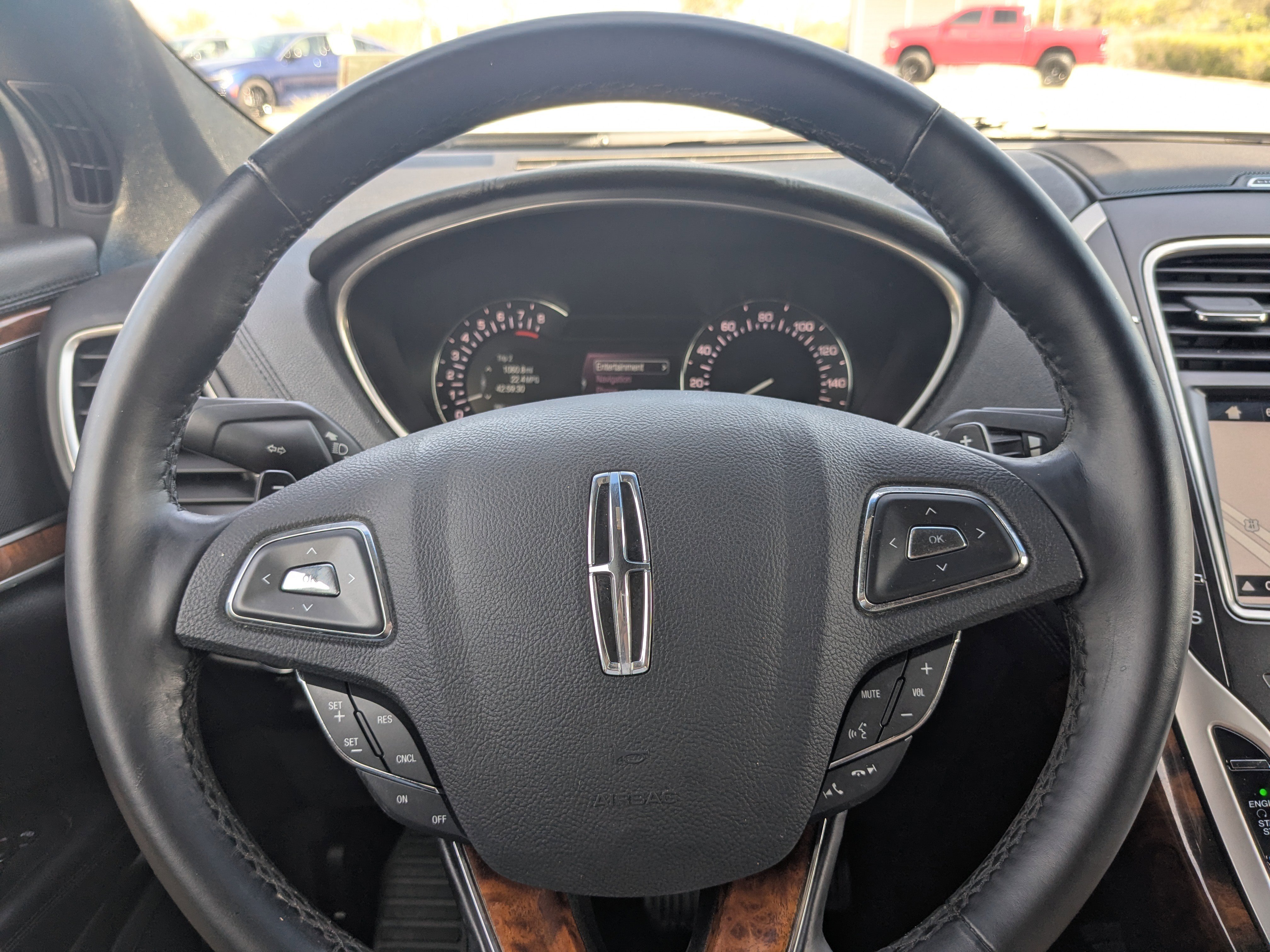 Used 2017 Lincoln MKX Reserve image 27