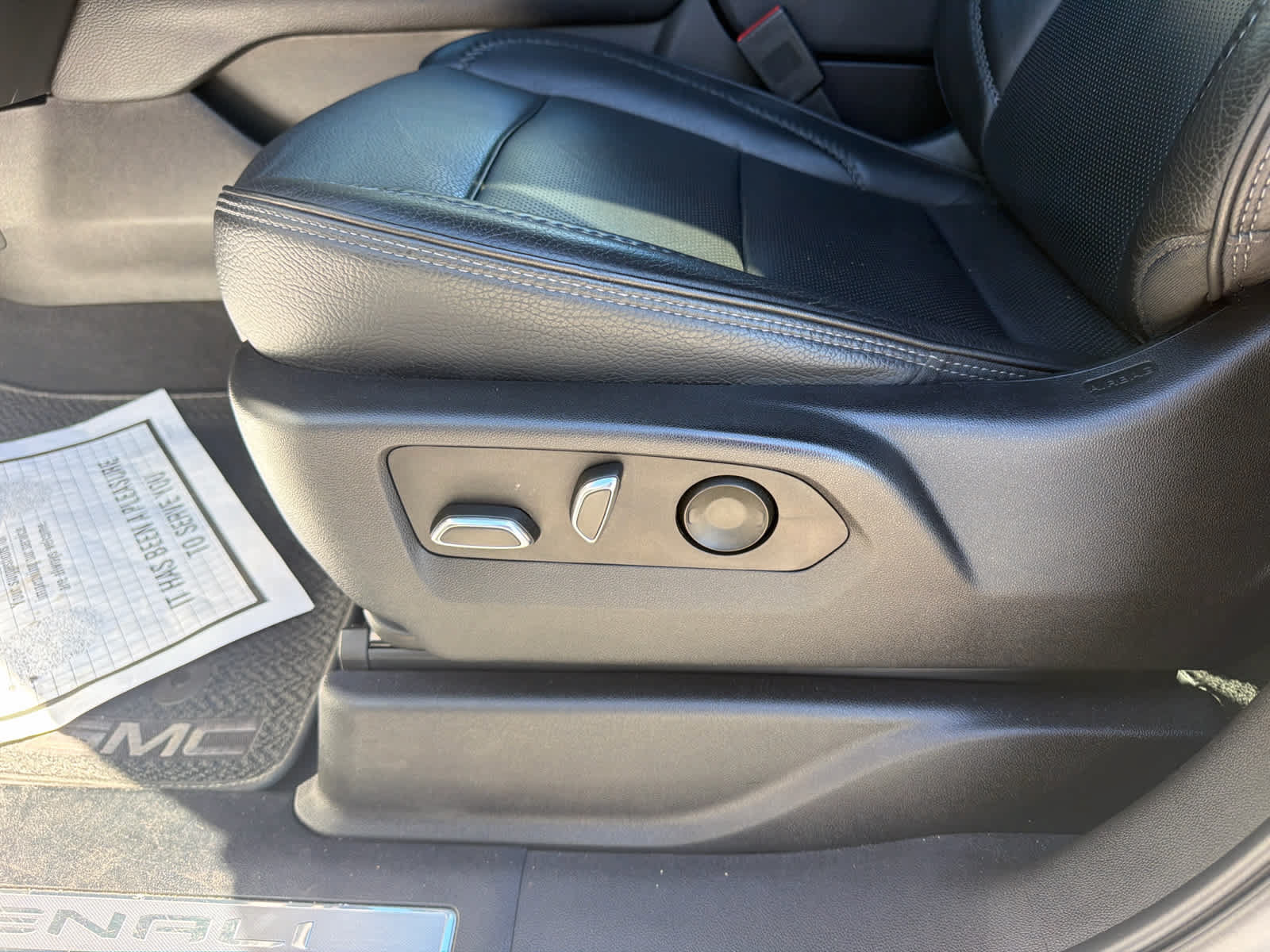 Used 2022 GMC Yukon Denali AWD/4WD image 22
