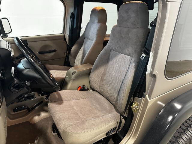 Used 2004 Jeep Wrangler Rubicon w/ Dual Top Group image 14