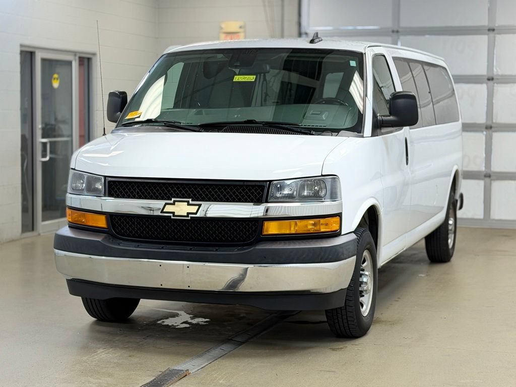 Used 2020 Chevrolet Express 3500 LT w/ LT Preferred Equipment Group RWD image 3