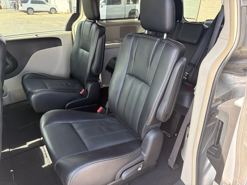 Used 2015 Chrysler Town & Country Touring-L w/ Driver Convenience Group FWD image 19
