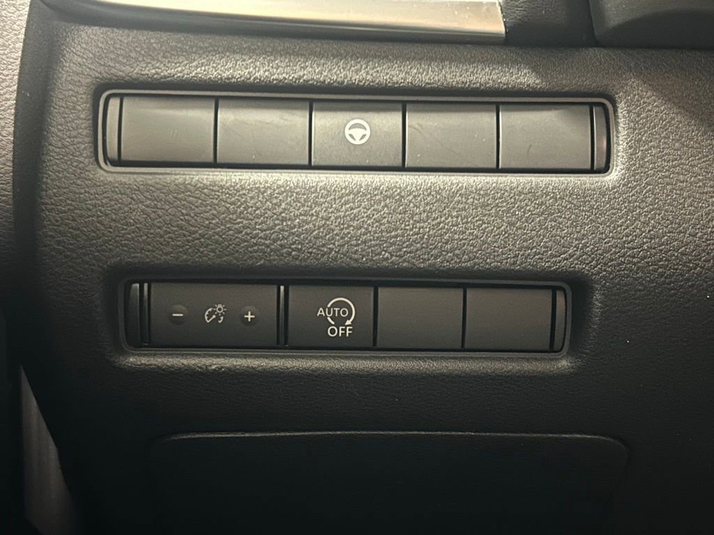 Used 2023 Nissan Rogue SV image 7