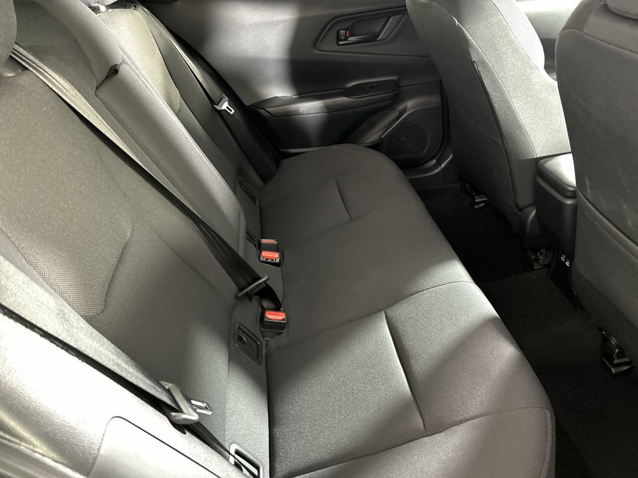 Used 2025 Toyota Prius Plug-In Hybrid FWD image 25