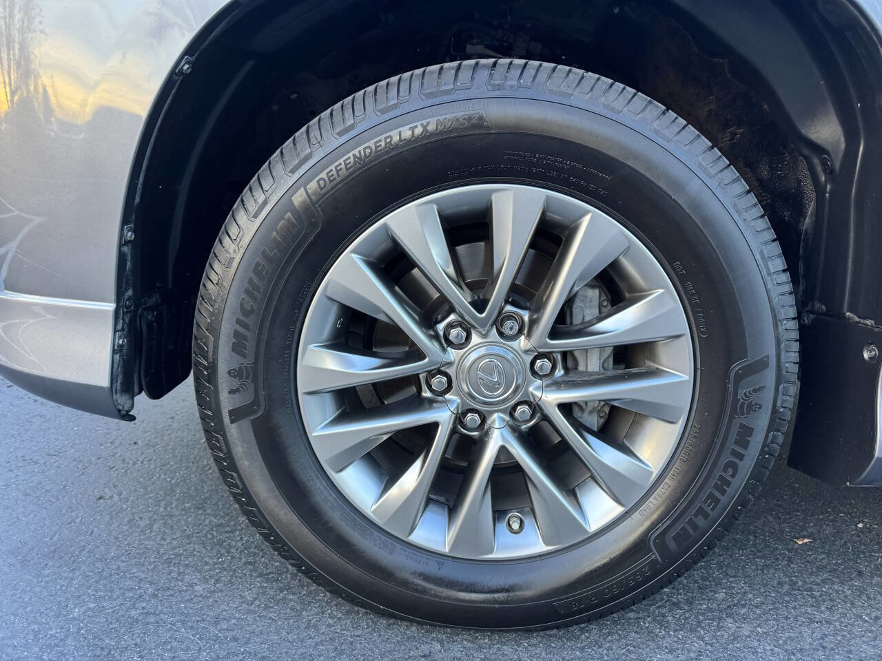 Used 2017 Lexus GX 460 Luxury w/ Preferred Accessory Package image 21