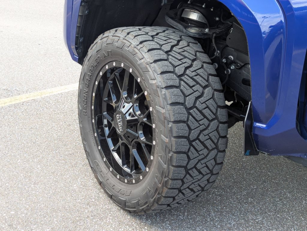 Used 2025 Toyota Tacoma SR5 AWD/4WD image 40