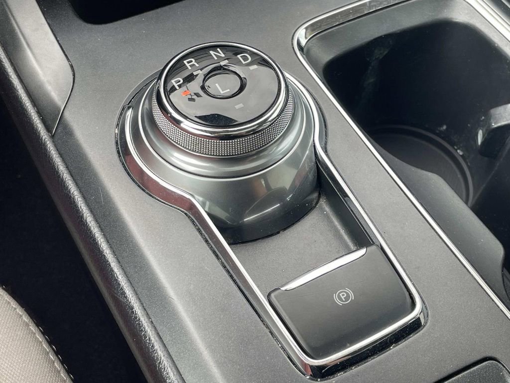 Used 2020 Ford Fusion SE w/ Equipment Group 151A image 24