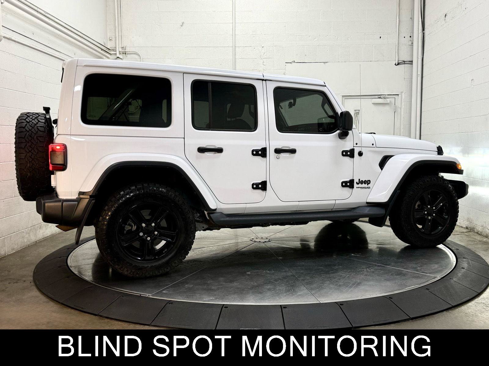 Used 2019 Jeep Wrangler Unlimited Sahara w/ Uconnect 4C Nav & Sound Group AWD/4WD image 8