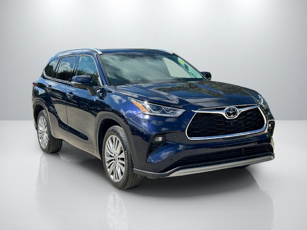 Used 2024 Toyota Highlander Platinum FWD image 3