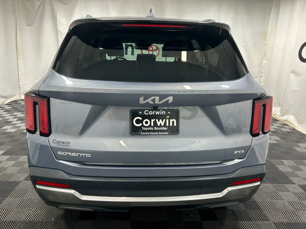 Used 2024 Kia Sorento S image 7