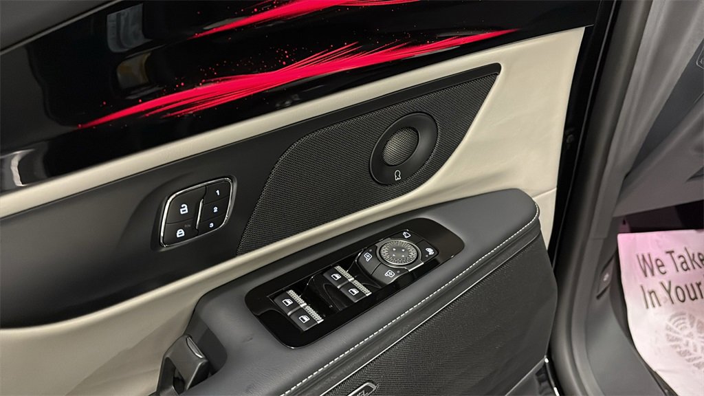 Used 2025 Lincoln Nautilus Premier w/ Equipment Group 102A image 12