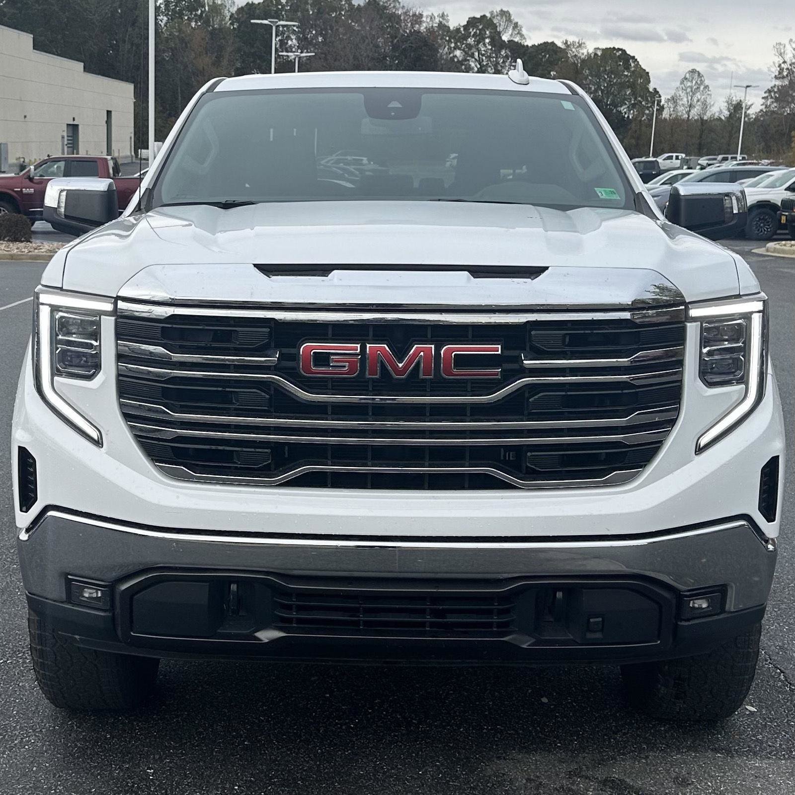 Used 2023 GMC Sierra 1500 SLT w/ SLT Convenience Package image 8