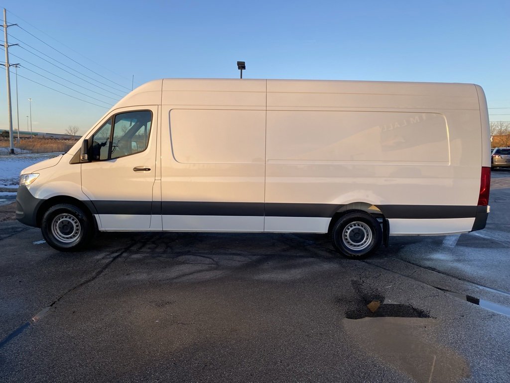 Used 2024 Mercedes-Benz Sprinter 2500 image 4