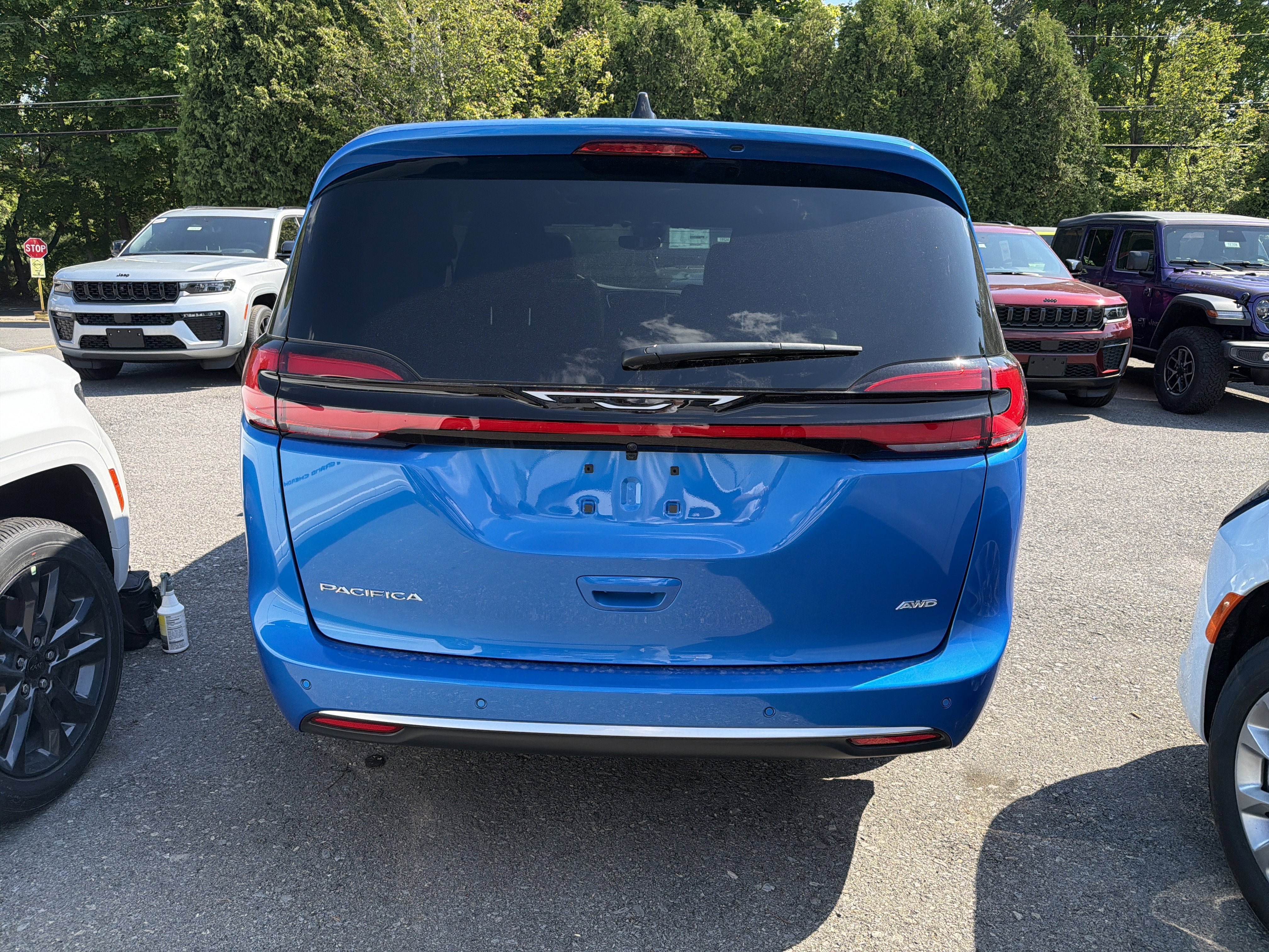 New 2027 Chrysler Pacifica Select AWD/4WD image 6