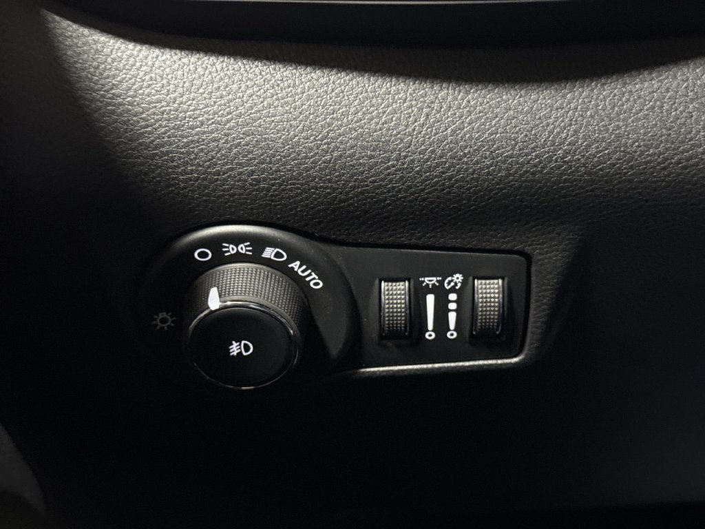 New 2026 Jeep Compass Latitude AWD/4WD image 18