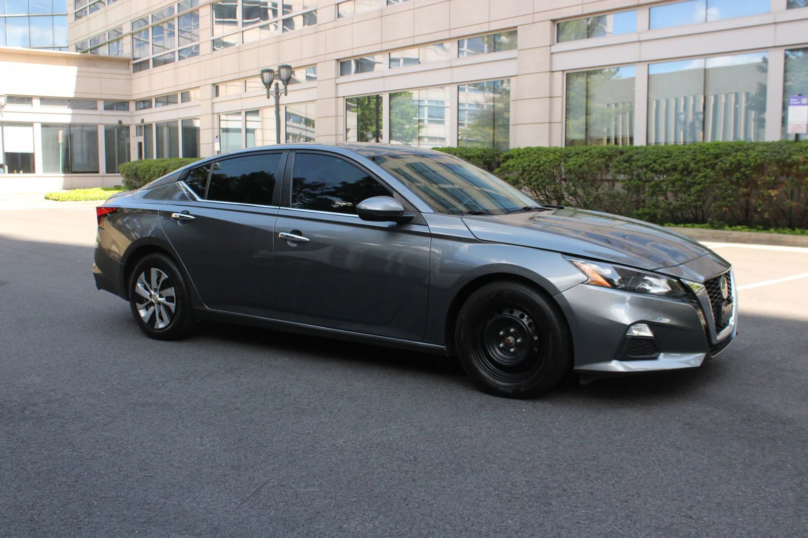 Used 2022 Nissan Altima 2.5 S FWD image 2