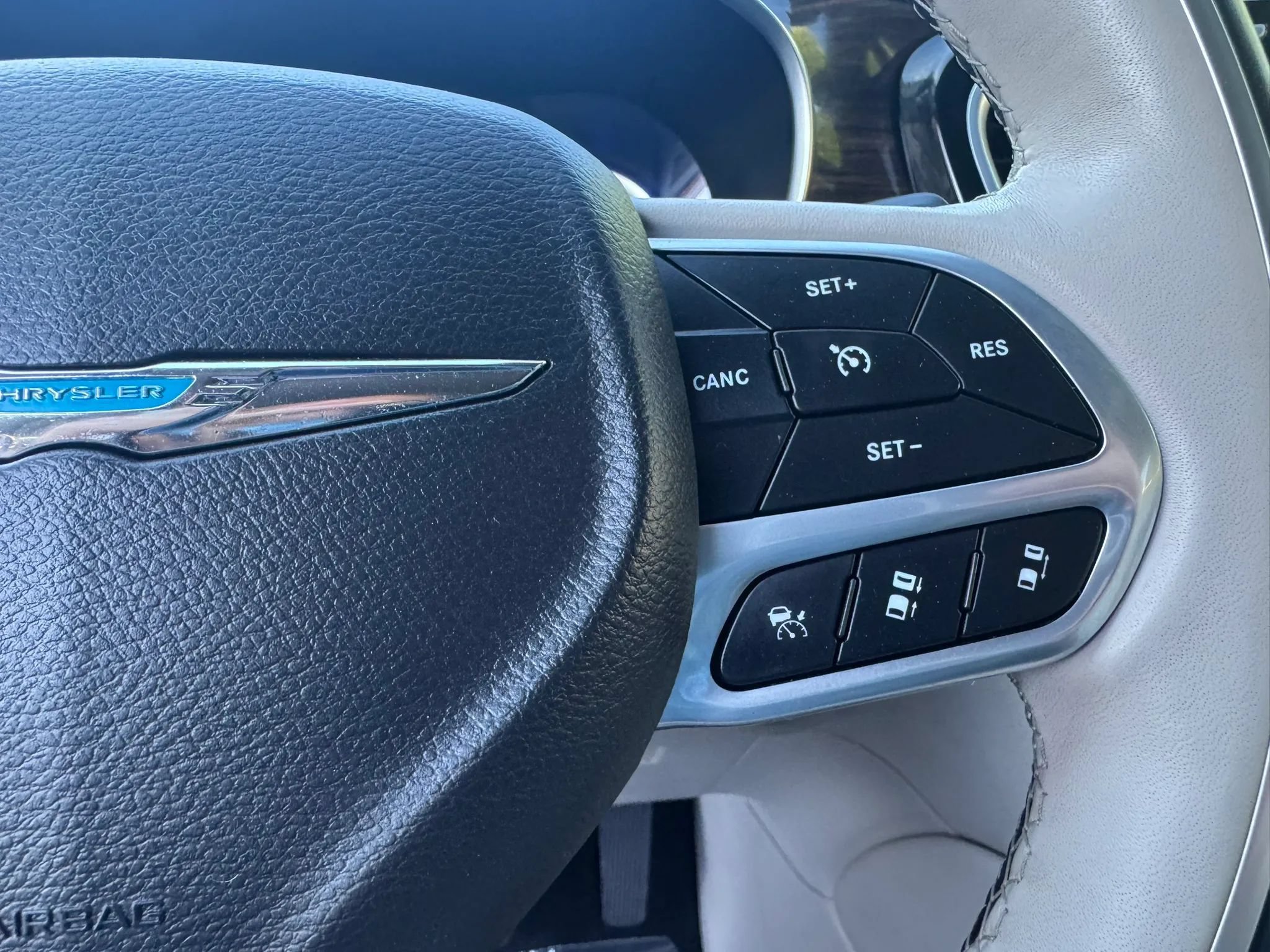 Used 2021 Chrysler Pacifica Limited w/ Premium & Safety Sphere Group FWD image 33